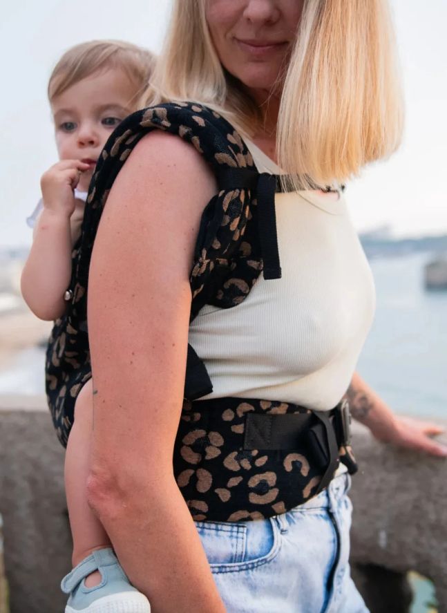 Carry &amp; Bloom baby carrier | Black Leopard