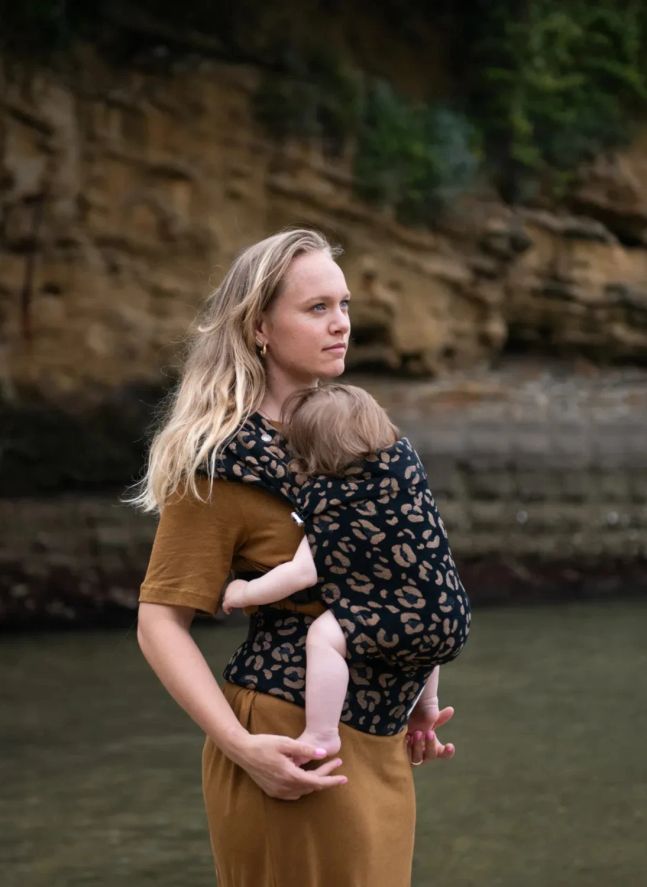 Carry &amp; Bloom baby carrier | Black Leopard
