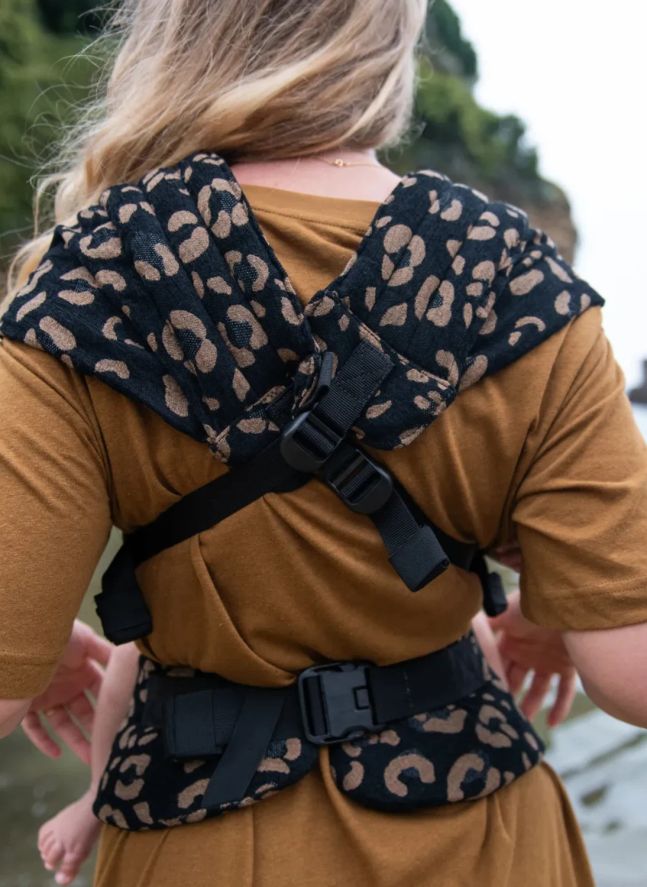 Carry &amp; Bloom baby carrier | Black Leopard