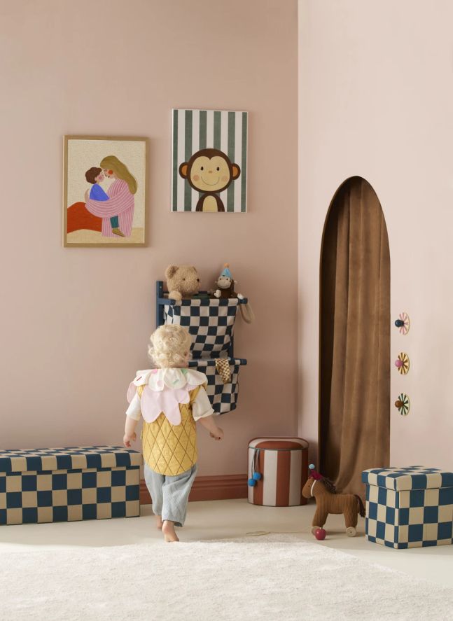 Pouf with storage