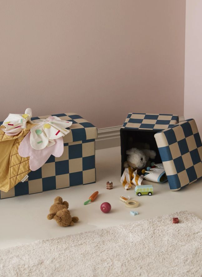 Pouf with storage