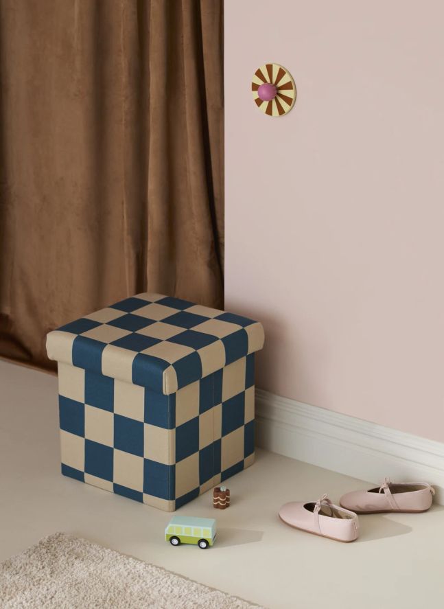 Pouf with storage