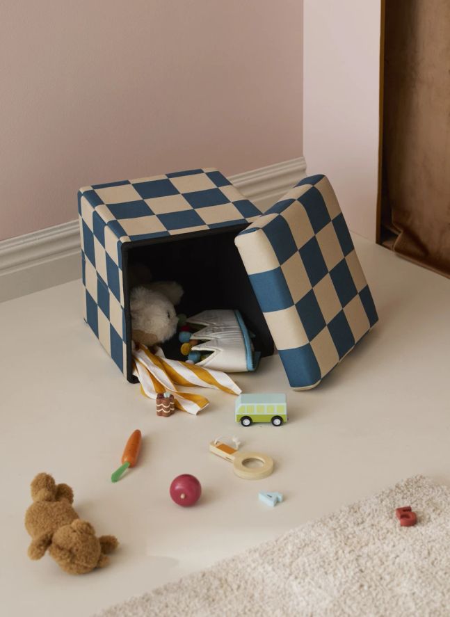Pouf with storage
