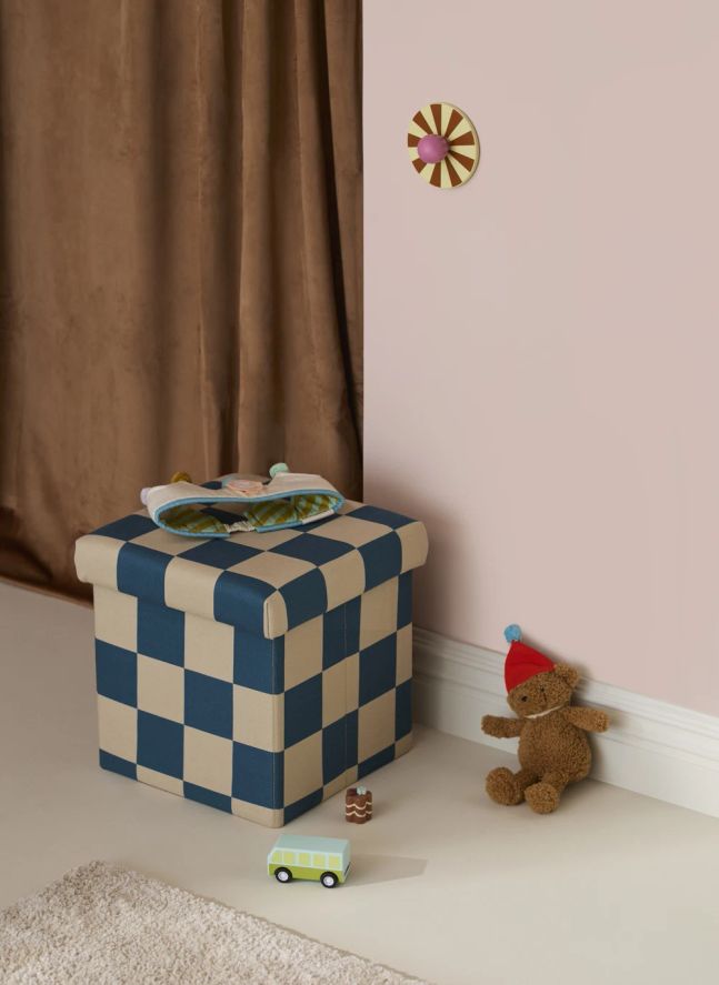 Pouf with storage