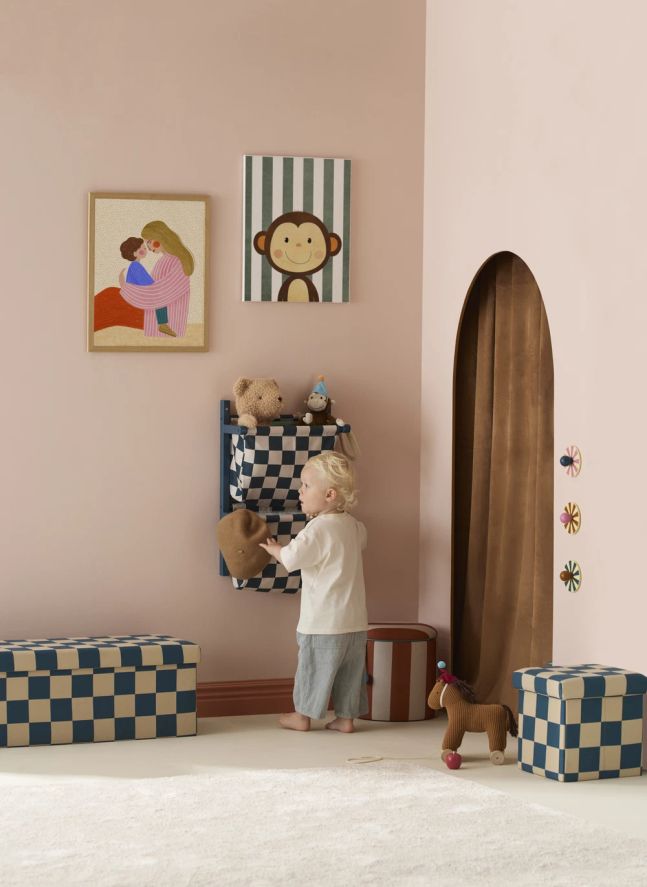 Pouf with storage