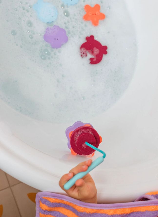 Bord de Mer bath fishing game | Burgundy