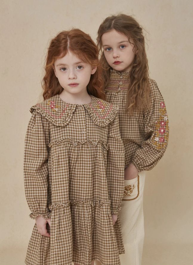 Viola Carreaux Embroidered Claudine Collar Dress | Khaki brown