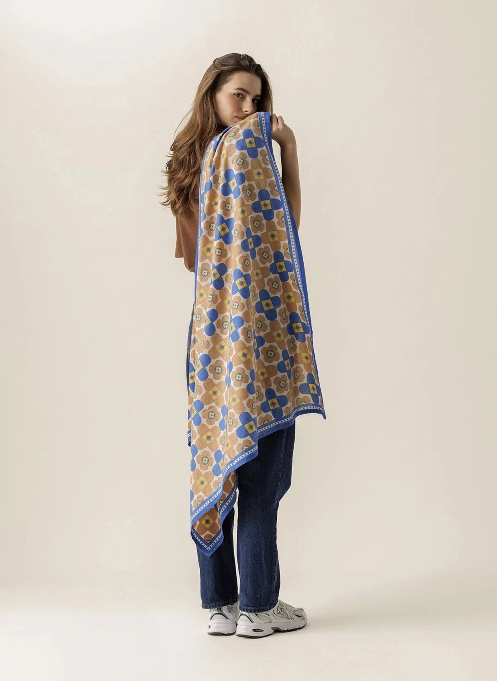 Grand Foulard Latika Fleurs | Bleu- Image produit n°4