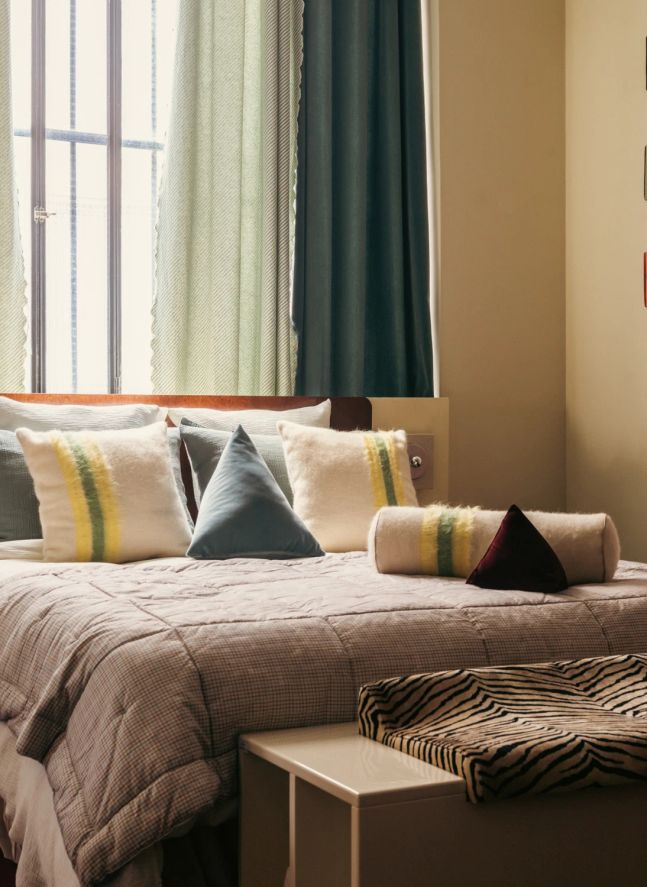 Coussin carré Carino en mohair à rayures | Jaune