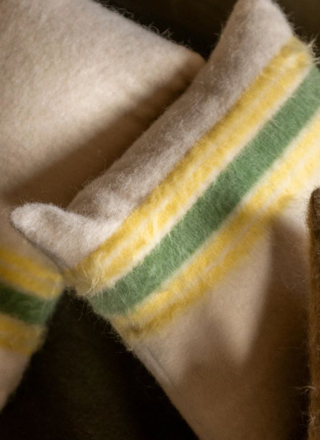 Coussin carré Carino en mohair à rayures | Jaune