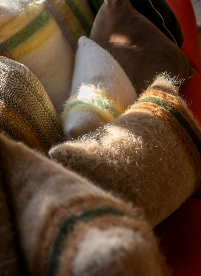 Coussin carré Carino en mohair à rayures | Marron