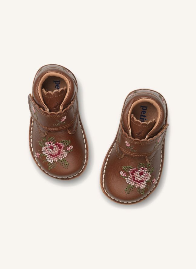 Embroidered Scratch Boots Scallop Flowers - Uniqua Collection | Hazel