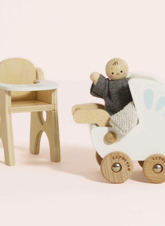 Bébé avec accessoires de nurserie