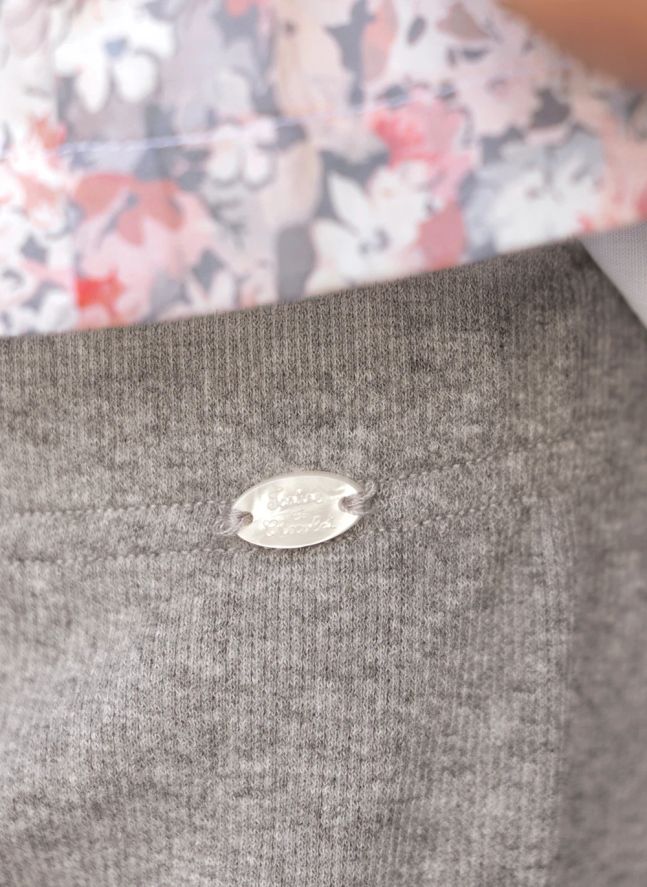 Conjunto de blusa y pantalón con fruncido | Gris